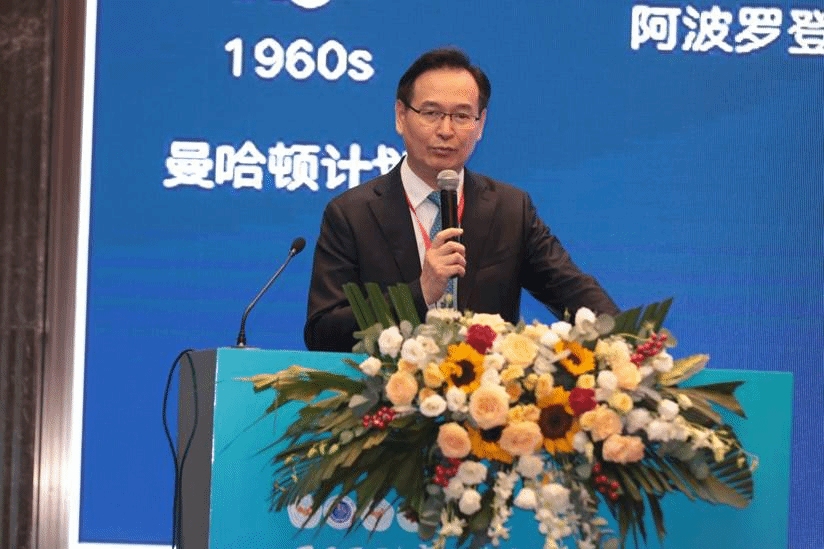 曾强前任主委作报告