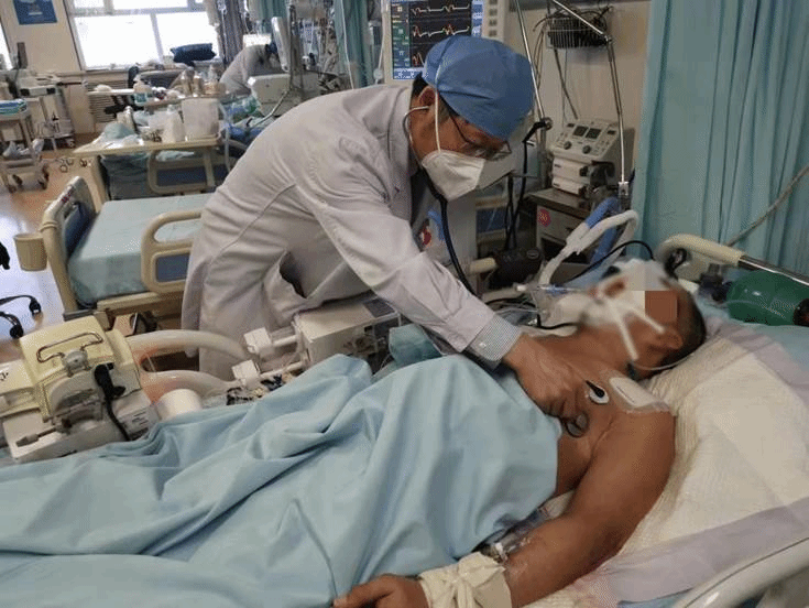 ac米兰官网中文网站二院呼吸与危重症医学科主任陈宏教授救治急危重症患者