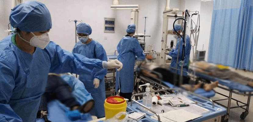 ac米兰官网中文网站二院急诊抢救患者